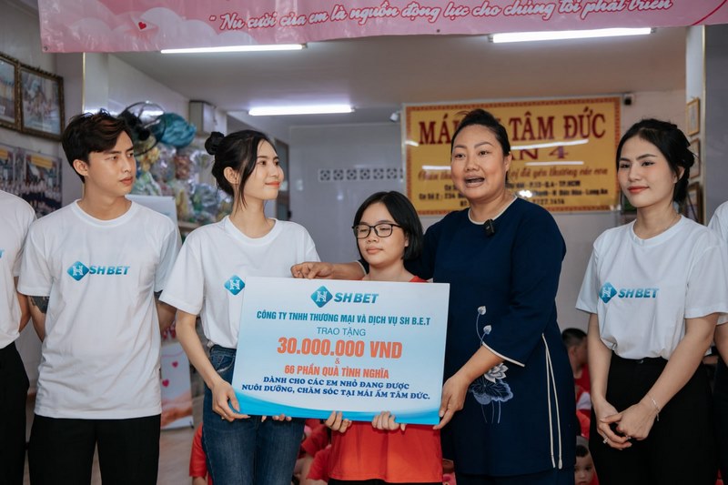 SHBET - Trang nhà cái nổi tiếng tặng thưởng siêu khủng 3 Shbet Trao Quà Cho Các Em Nhỏ Tại Mái Ấm Tâm Đức - Quận 4 - Tp Hcm